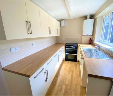 2 bedroom terraced house to rent - Photo 5
