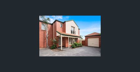 Low maintainers family house in great location - Photo 3