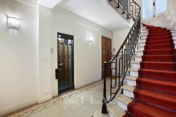 Location appartement, Paris 7ème (75007), 5 pièces, 136.14 m², ref 86462192 - Photo 1