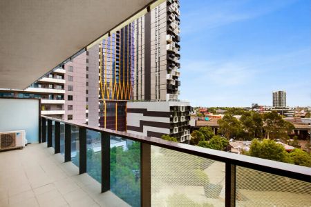 Light‑Filled Southbank One‑Bedroom with Balcony & Bay Views – Stylish Comfort, Fully Furnished & Move‑In Ready - Photo 5