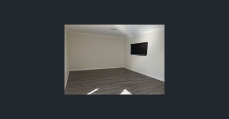 Modern Three Bedroom Home - Photo 5