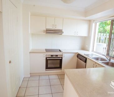 Spacious & Secure Townhouse in Prime Sunnybank Hills Location - Photo 1