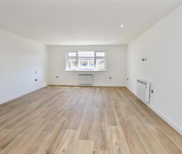 4 bedroom detached house to rent - Photo 5