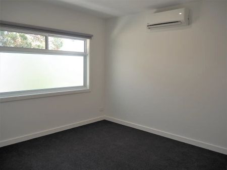 “Light and Bright Unit In A Fantastic Location!” - Photo 2