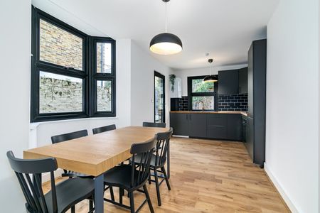 4 Bed Terraced House, Abbott Road, E14 - Photo 4