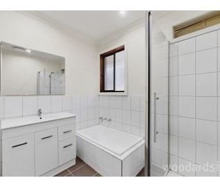 Location & Low Maintenance Family Home - Photo 6