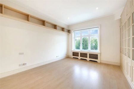 2 bedroom flat in Hampstead - Photo 2