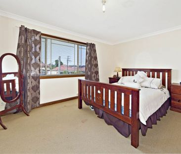 Modern Family Duplex in Prime Location - Photo 3