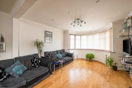 3 bedroom end of terrace house to rent - Photo 2