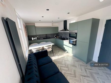 1 bedroom in a house share to rent - Photo 2