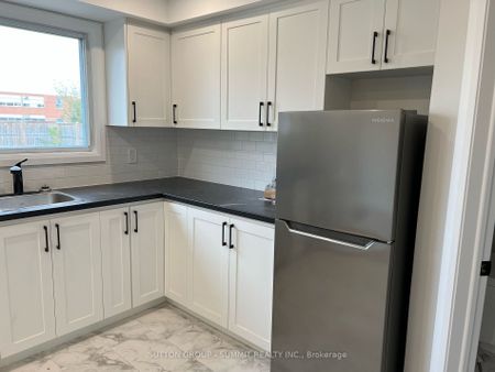 Detached Home For Lease | X7232818 - Photo 4