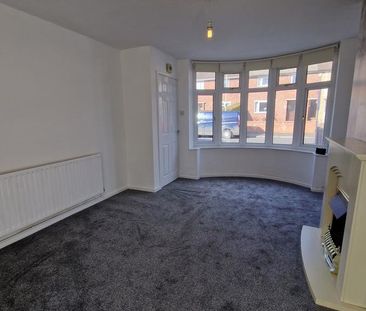 4 bedroom semi-detached house to rent - Photo 2