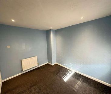 North Cliffe Avenue, Thornton, Bradford, BD13 - Photo 4