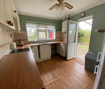 2 bedroom bungalow to rent - Photo 3