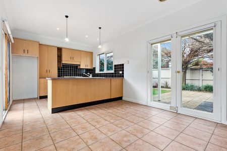 73 Sir Garnet Road, Surrey Hills - Photo 2