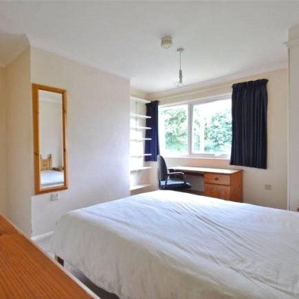 Cherrywood Avenue, Englefield Green, Egham, Surrey, TW20 0TE - Photo 1