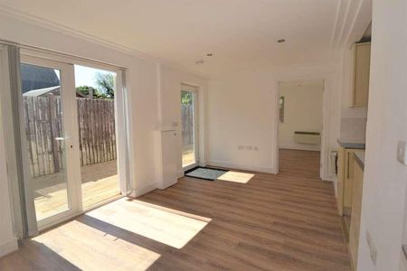 Surbiton, KT6 - Photo 2