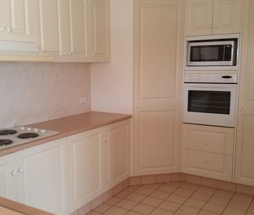 18/12 Dalpura Street, Chevron Island, Qld 4217 - Photo 3