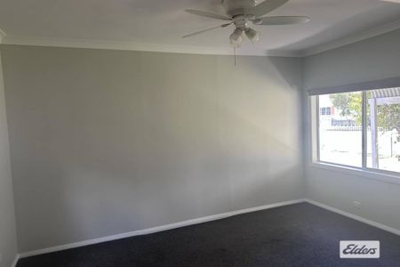 Large 4 bedroom home - Photo 3