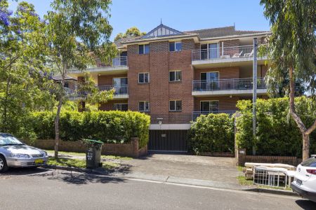 Modern Apartment with Expansive Wrap-Around Balcony – Prime Hornsby Location - Photo 3