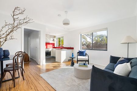 Semi furnished one-bedroom in superior location - Photo 5