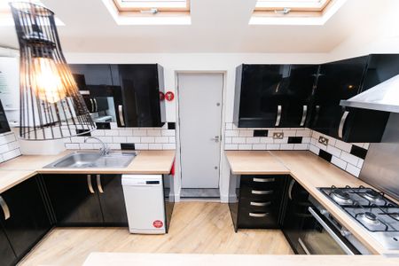 Clarkson View, Hyde Park, Leeds - Photo 2