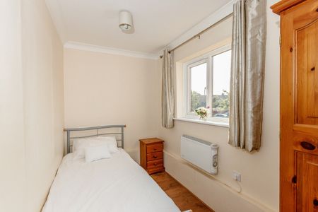 2 Bed Flat, Leslie Park Road, CR0 - Photo 4