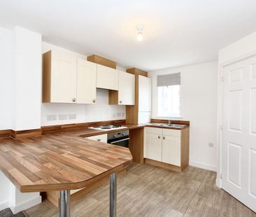 2 bedroom end of terrace house to rent - Photo 2