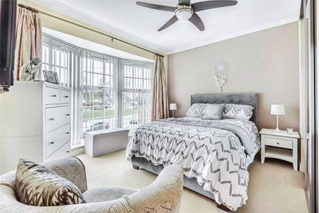 3 bedroom end of terrace house to rent - Photo 4