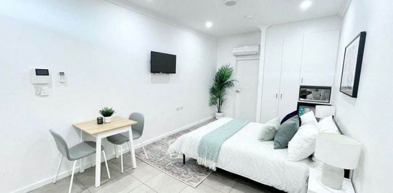 "Modern Furnished Studio" - Photo 2