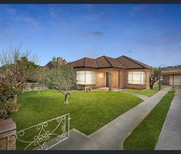 This perfectly preserved solid brick home of immaculate charm - Photo 5