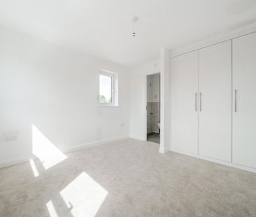 4 bedroom detached house to rent - Photo 4
