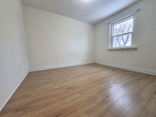 For Lease - 2905 St Clair Avenue Unit# 12, Toronto, Ontario - Photo 1