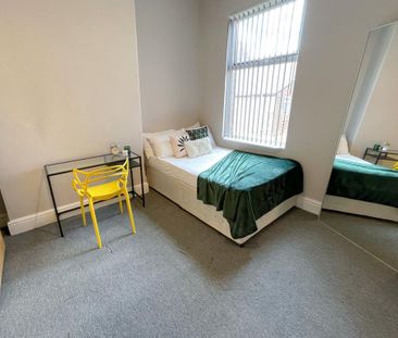 4 bedroom terraced house to rent - Photo 5