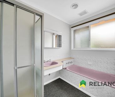 Spacious 4-Bedroom Family Home with Big Backyard – Hoppers Crossing - Photo 4