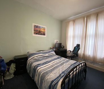 6 bedroom terraced house to rent - Photo 2