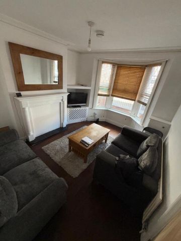 1 bedroom in a house share to rent - Photo 5