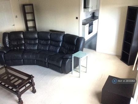 2 bedroom flat to rent - Photo 5