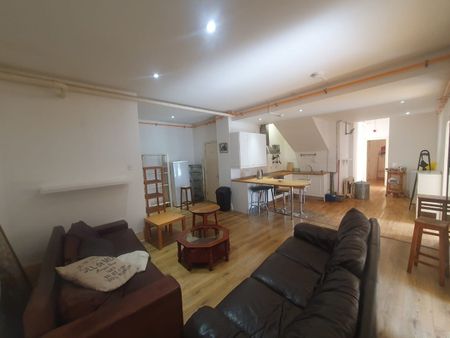4 Bed Flat, Enterprise House, E9 - Photo 4