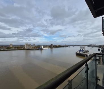 Room in a Shared Flat, Mast Quay, SE18 - Photo 1