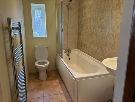 2 bedroom terraced house to rent - Photo 2