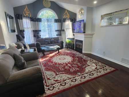 For Lease - 271 Ryerson Crescent Unit# Main and Upper Level, Oshawa, Ontario - Photo 5