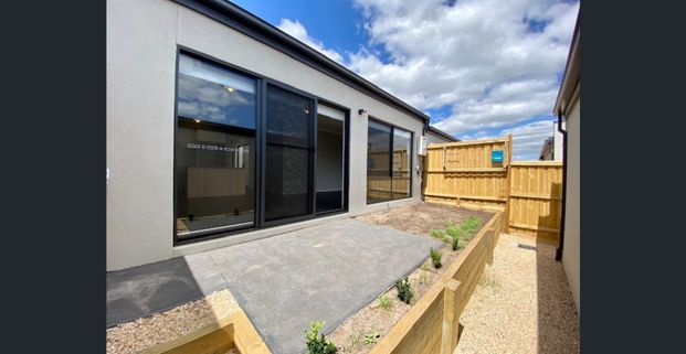 Modern Townhouse! - Photo 1