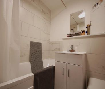 2 Bedroom Apartment To Let - Photo 5