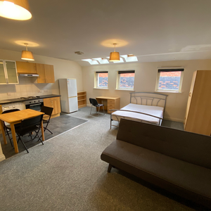 Studio to rent - Photo 2