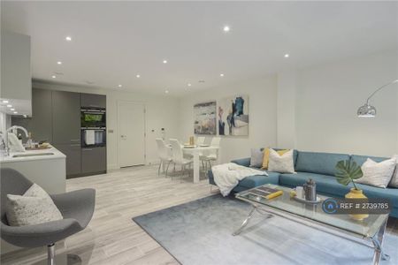 2 bedroom flat to rent - Photo 2