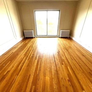 5½ ENTIEREMENT REFAIT-5 MNTS MT ROYAL ET UNIVERSITÉS- 3 CAC - Photo 2