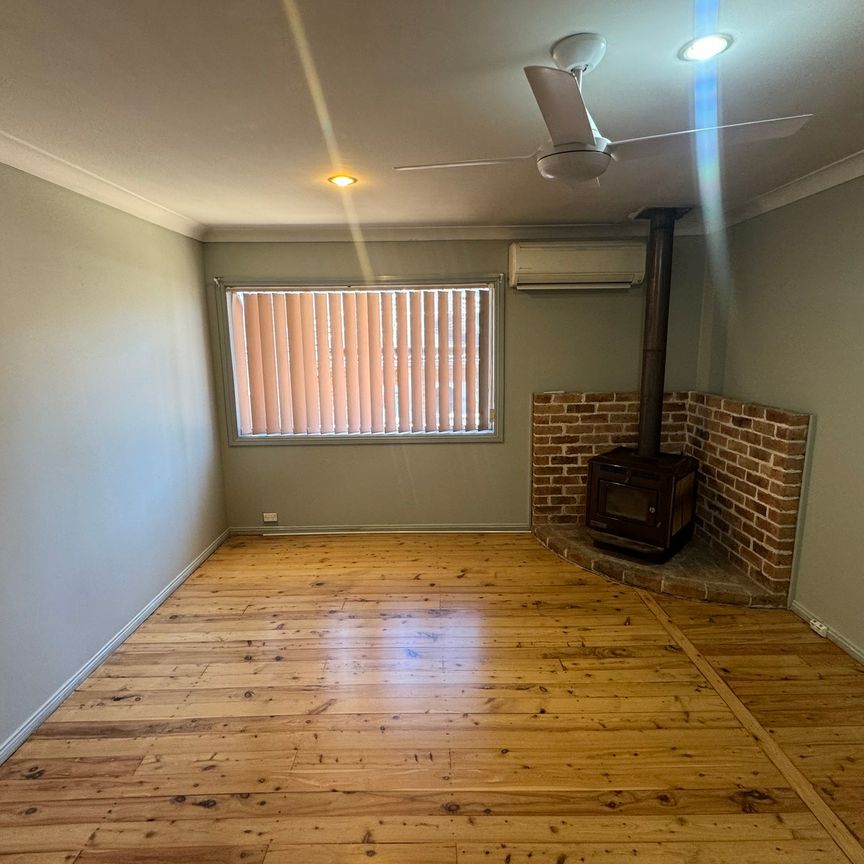 View Tuesday at 4pm - 4.20pm - Photo 1