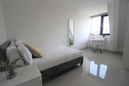 3 bedroom flat to rent - Photo 3