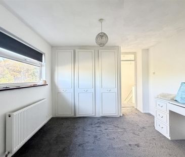 3 Bedroom House - Mid Terrace To Let - Photo 6